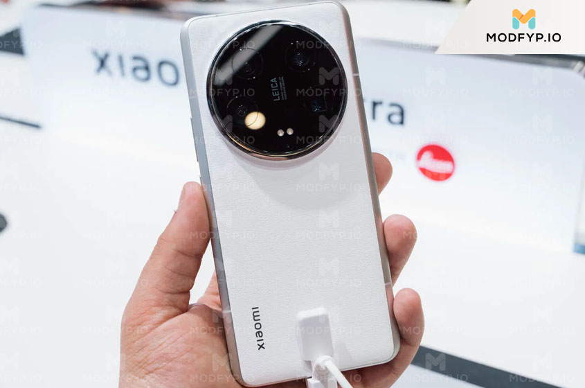 Hands-On with the Xiaomi 14 Ultra at MWC 2024